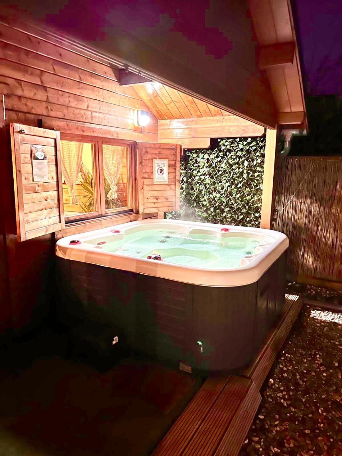 Cozy With Garden And Jacuzzi Near Amsterdam Сasa de vacaciones Vijfhuizen